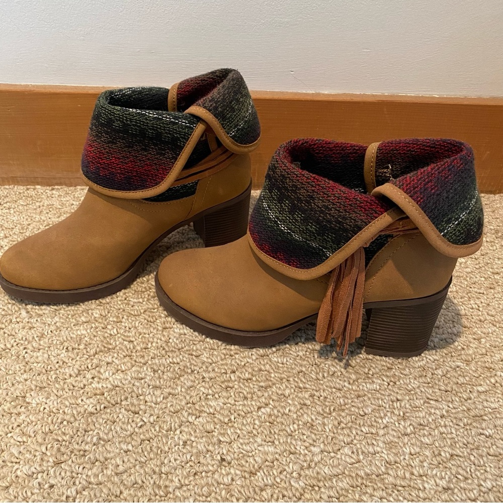 Faux suede ankle boots with fringe